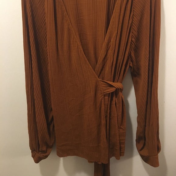 ZARA Curve hugging wrap around blouse 💁🏻‍♀️ - Picture 2 of 6